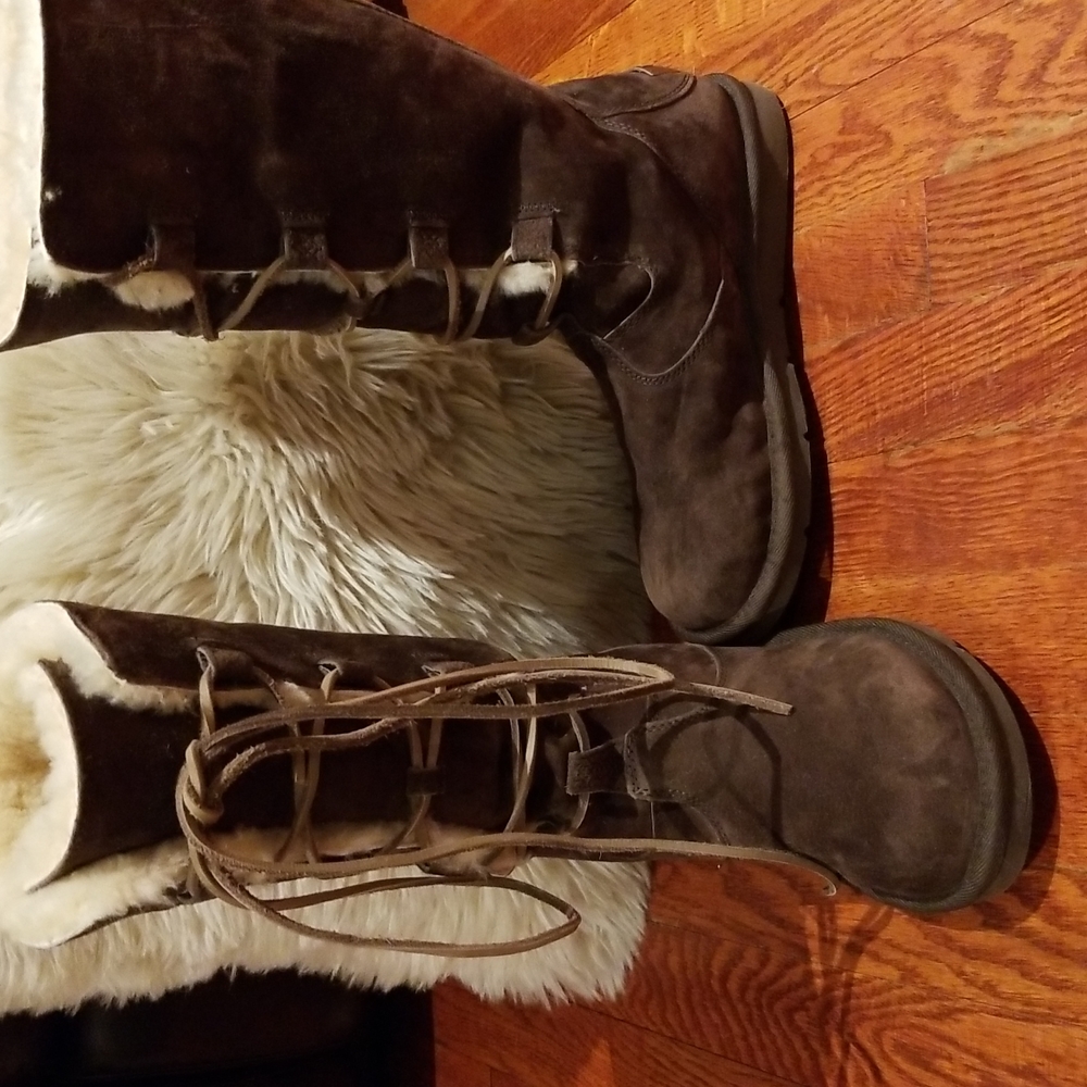 WOMENS UGG TALL BOOTS SIZE 9 ***FREE SHIPPING***